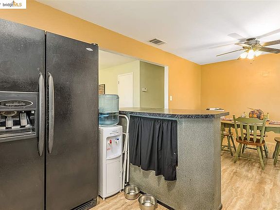 5th image of 1112 E 13th St