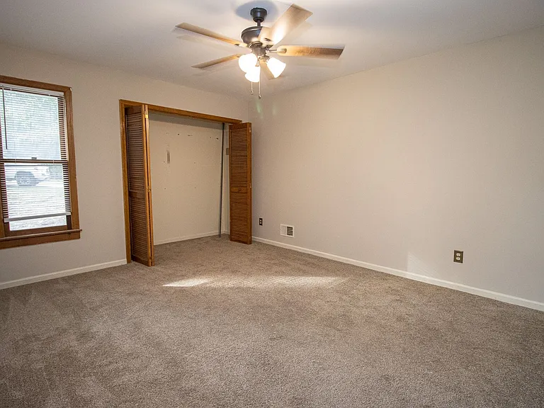 140 Land Of Lakes Cir — Photo 25