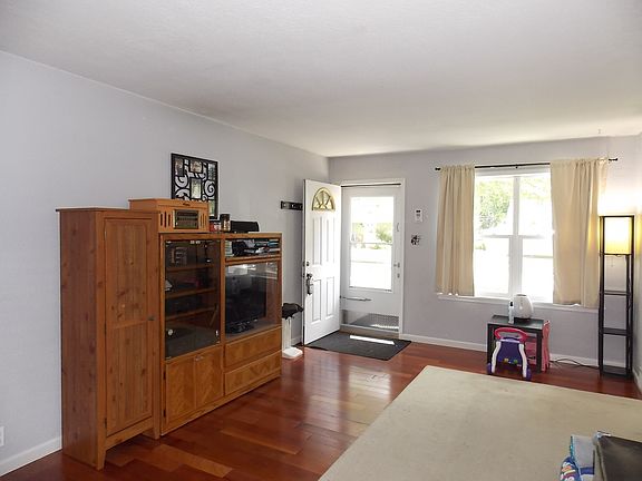 3rd image of 210 S Park Dr