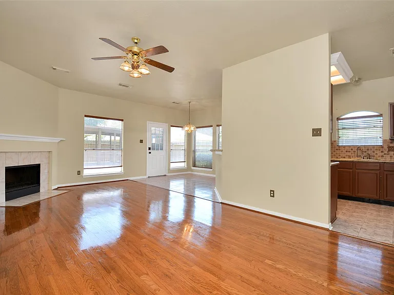 4123 Valedon Ln — Photo 10