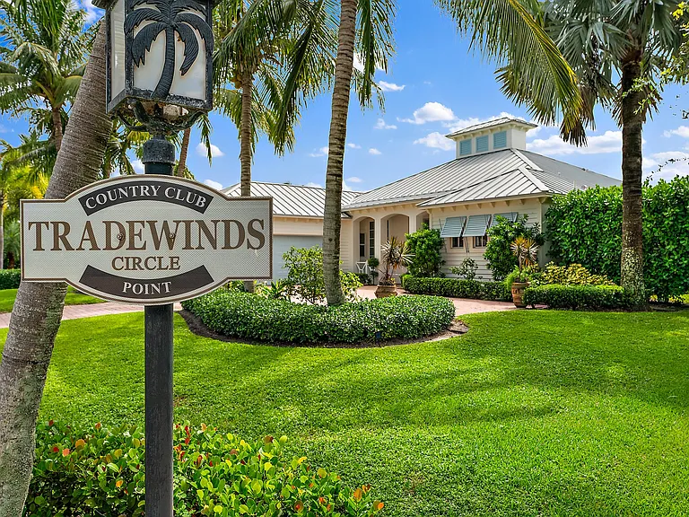 4 Tradewinds Cir — Photo 2