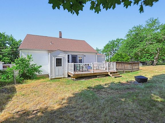 4th image of 16 Lakeview St