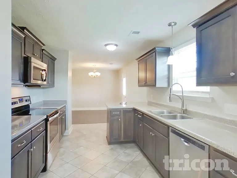 642 Berry Cir — Photo 6