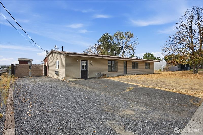 3rd image of 541 Castle Drive