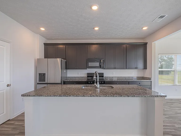 4000 Summit Ct — Photo 8