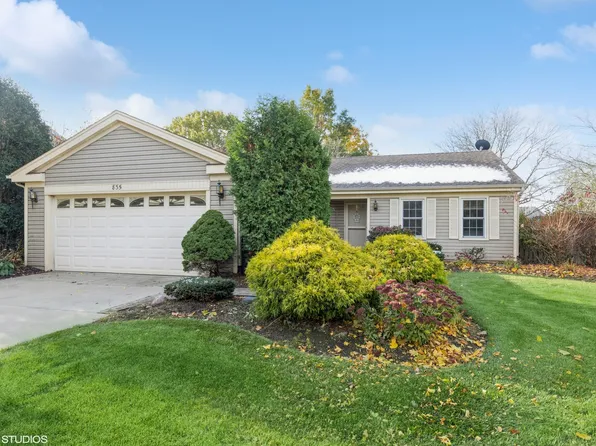 835 Blazing Star Trl, Cary, IL 60013