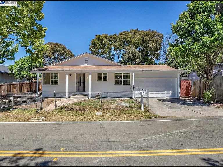 1146 Lewis Ave — Photo 30