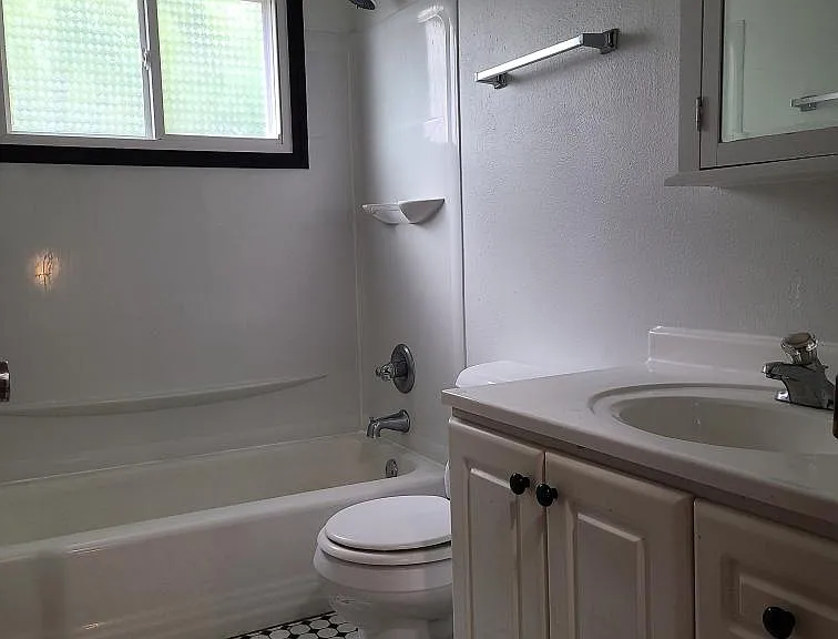 3801 Hillcrest Dr — Photo 10