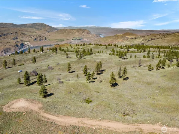 12 Columbia River Bluffs Road, Chelan Falls, WA 98858