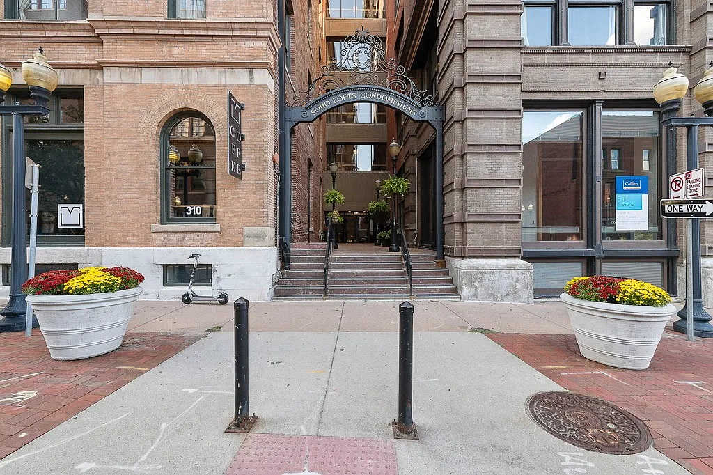 1 bed, 700 sqft, $1,800 — Photo 1