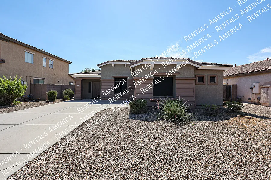 Move In Special Beautiful 3 Bedroom In Glendale! — Photo 3