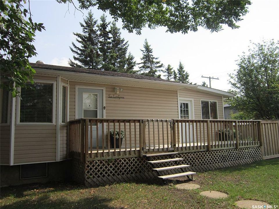 1st image of 221 Crawford Ave W