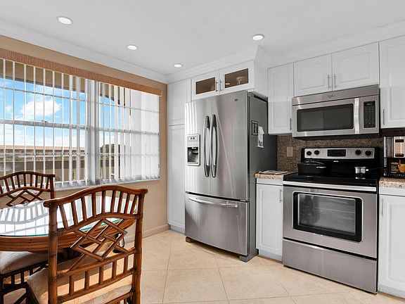 2nd image of 3202 Portofino Pt #E4