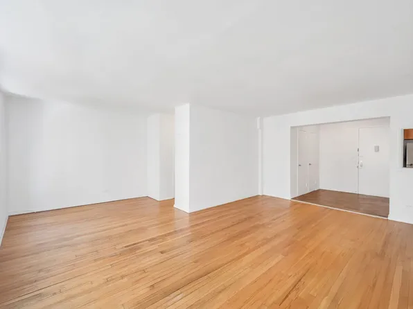 200 East 28th Street image 3 of 8