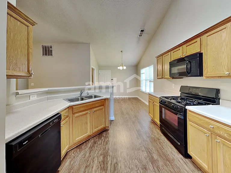 5455 Yellow Pine Dr — Photo 3