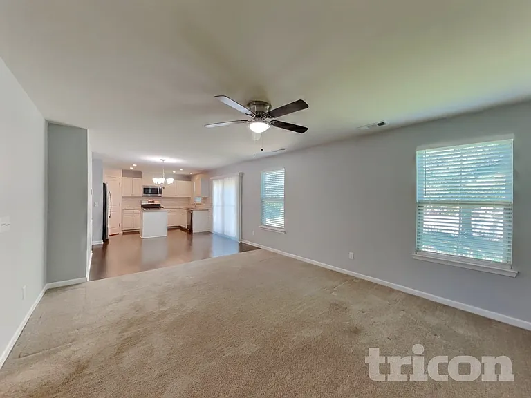 306 Heroit Ct — Photo 3