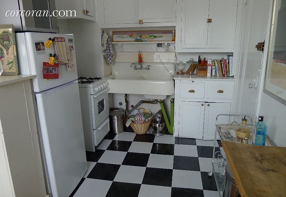 2nd image of 110 W 86th St APT 9C