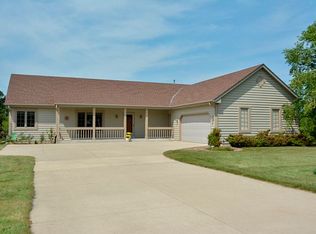 W253S7555 Forestview Ln, Waukesha, WI 53189