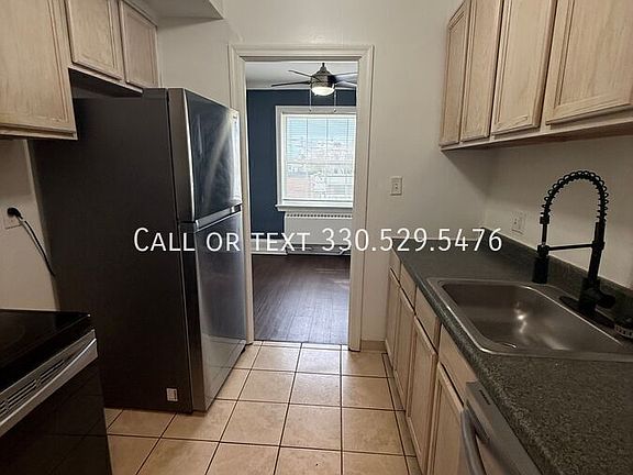 3rd image of 20865 Chagrin Blvd APT 2