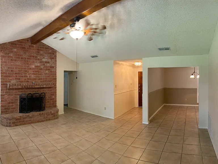 7225 Sugar Ridge Rd — Photo 2