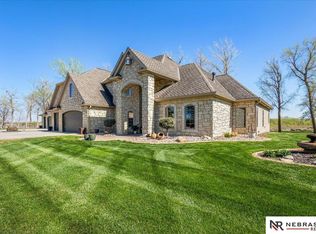 12611 Cottonwood Ln, Springfield, NE 68059