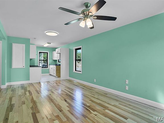 2nd image of 121 Whitelaw Ave