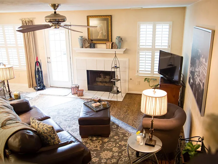 31 N Walden Elms Cir — Photo 3