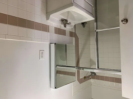 Rented by Smart City Real Estate LLC | media 19