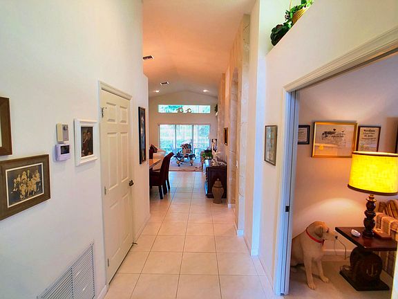 3rd image of 6829 Castlemaine Ave
