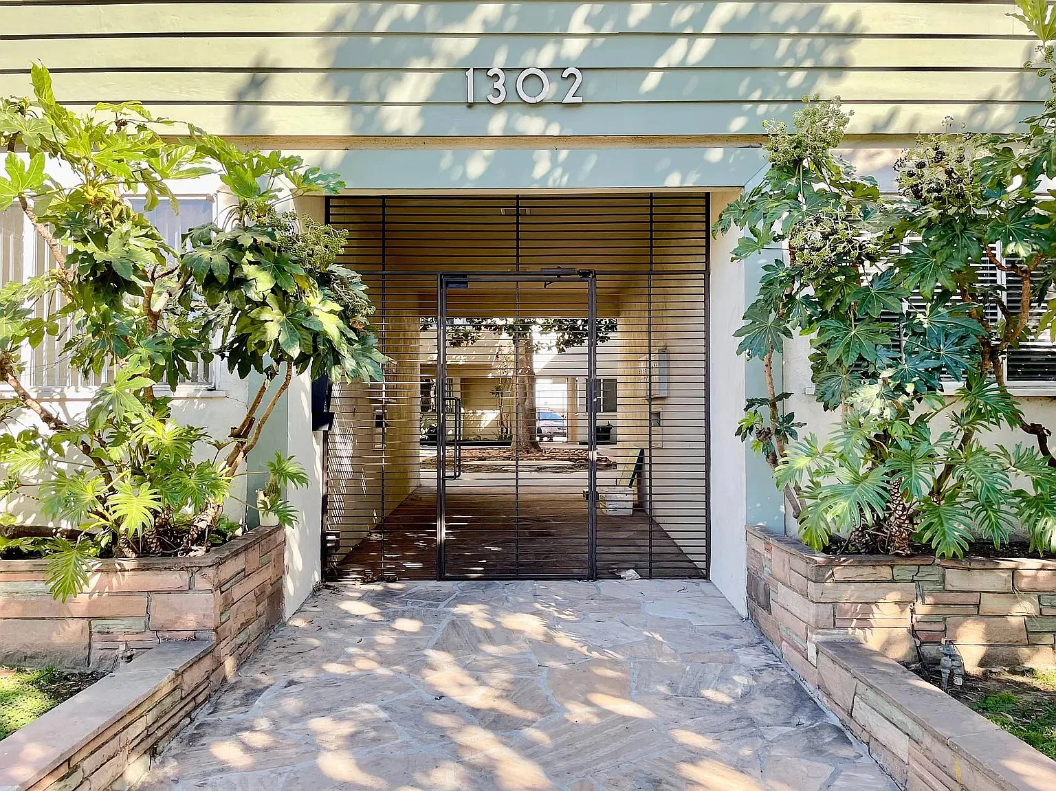 2 bed, 1050 sqft, $2,695 — Photo 4