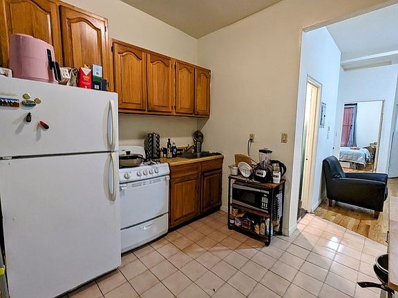 4th image of 174 W 81st St APT 2C