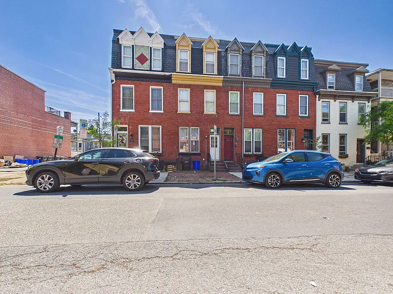 916 Green St — Photo 1