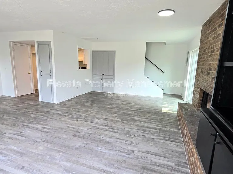 524 Westwood Ct — Photo 9