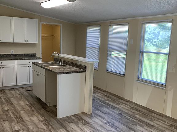 4th image of 115 Richardson Ln