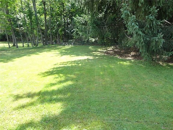 3rd image of 75 Hillcrest Dr