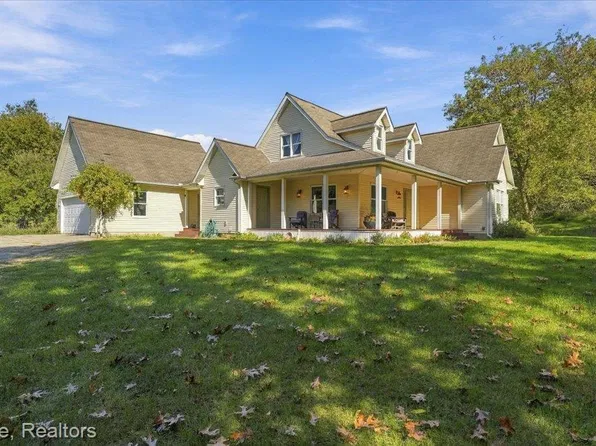8208 Rattalee Lake Rd, Clarkston, MI 48348