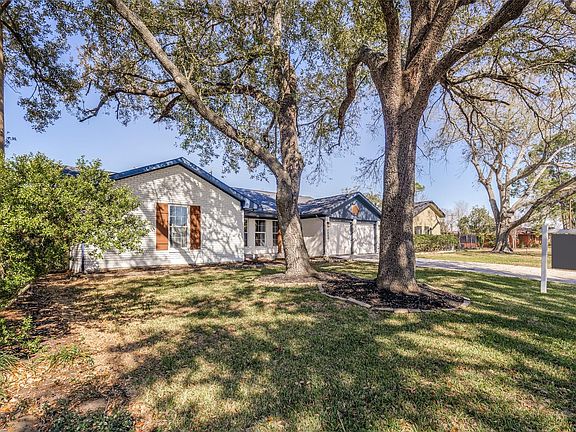 3rd image of 10406 Willowisp Dr