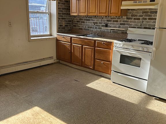 4th image of 11 Broadway APT 2