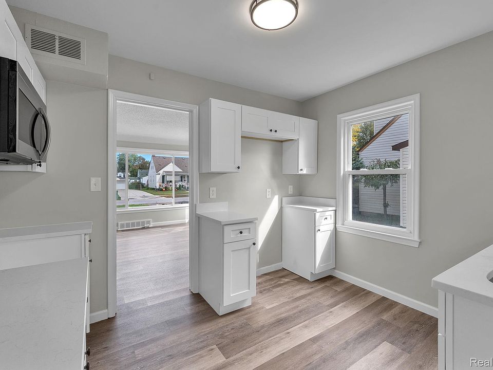 32239 Chester St, photo 14