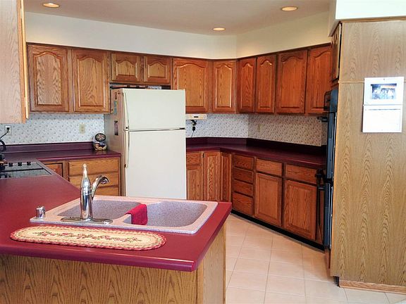 4th image of 1114 Oakwood Ct