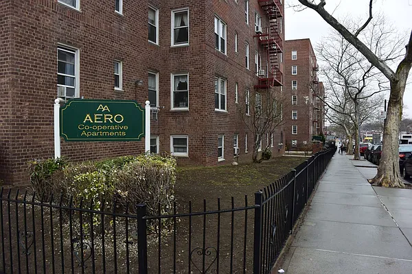 Sold by WRL Realty, LLC | media 37