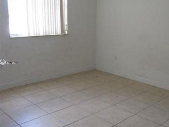 4th image of 2711 SE 16th Ave Unit 204