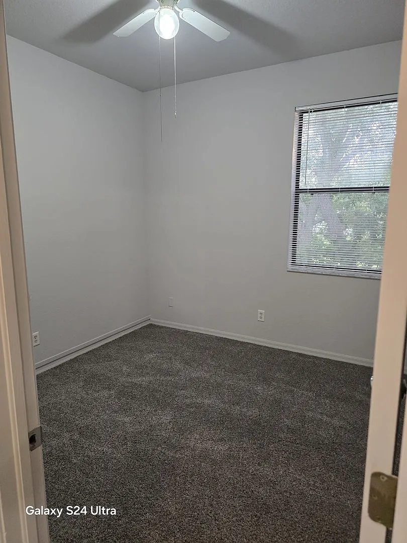 3/2.5 Townhouse plus Storage Unit $1,600 — Photo 4