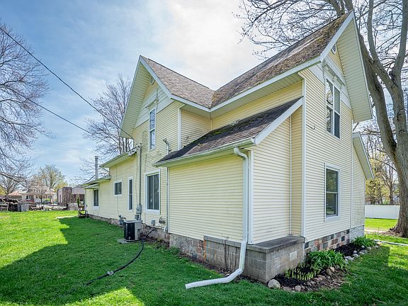 3rd image of 107 N Union St