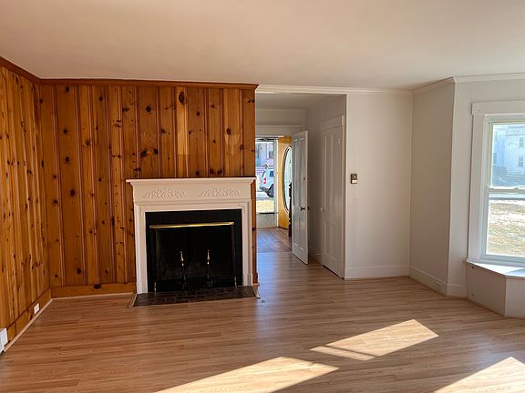 4th image of 60 Meadow St Floor 1