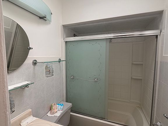 3rd image of 31 Elmtree Ave Floor 2