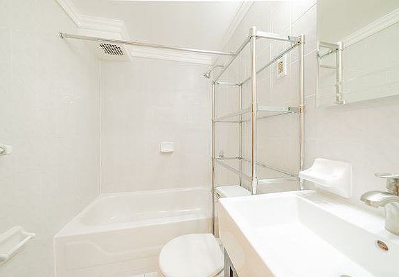 3rd image of 250 W 100th St #610