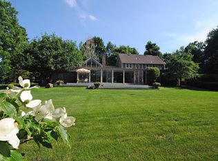 9 Cow Ln, Great Neck, NY 11024