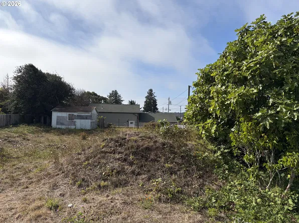 312 S Wall St, Coos Bay, OR 97420