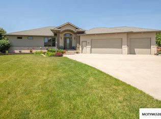 140 Pebble Creek Dr, Mason City, IA 50401